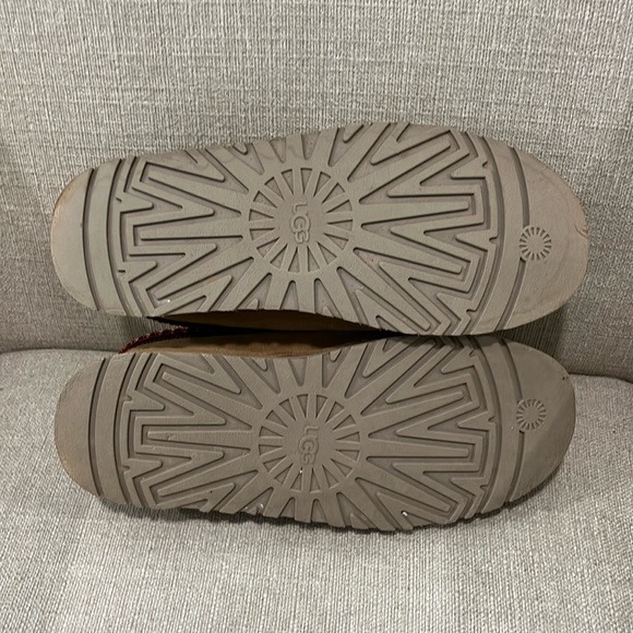 UGG® Tazz Suede Platform Slipper Clogs
Chestnut Size 10 - Picture 12 of 12